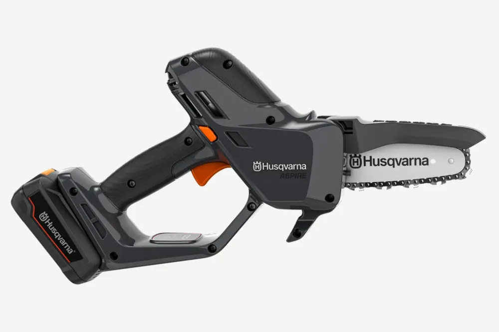 Abverkauf Husqvarna Akku-Astsäge mit Hochentastervorsatz Aspire PE5-P4A - inkl. Akku & Ladegerät