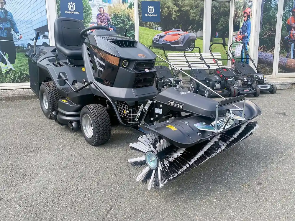 Black Edition BL 300/106 Twin HK Rasentraktor inkl. Kehrmschine TK520 Ausverkauf