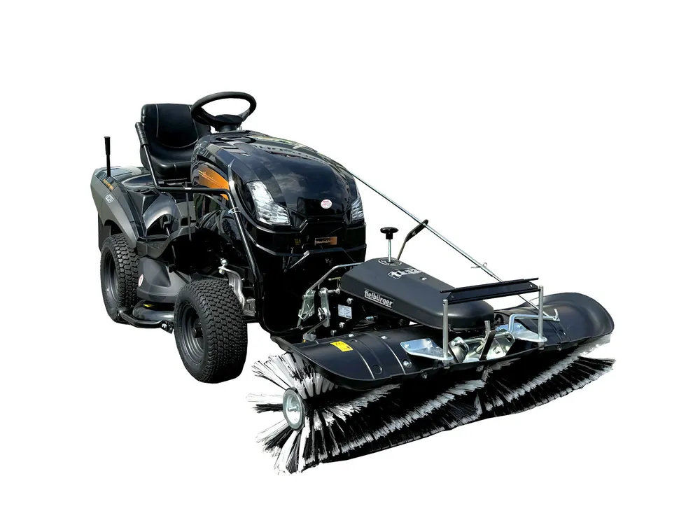 Black Edition Pro 227/102 4WD Twin H Rasentraktor inkl. TK520 Kehrmaschine Schnäppchen